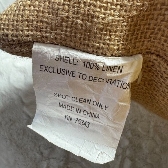 Vintage-Inspired Merry Christmas Linen Decorative Pillow country farmhouse - Picture 4 of 7